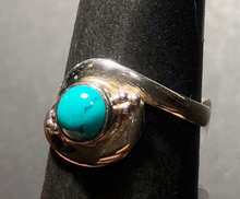 Load image into Gallery viewer, Turquoise Sterling silver ring size 6    (DC261)

