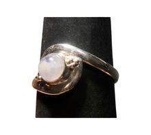 Load image into Gallery viewer, Moonstone Sterling Silver ring size 6  (DC231)
