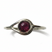 Load image into Gallery viewer, Garnet Sterling silver ring size 13    (ER52)
