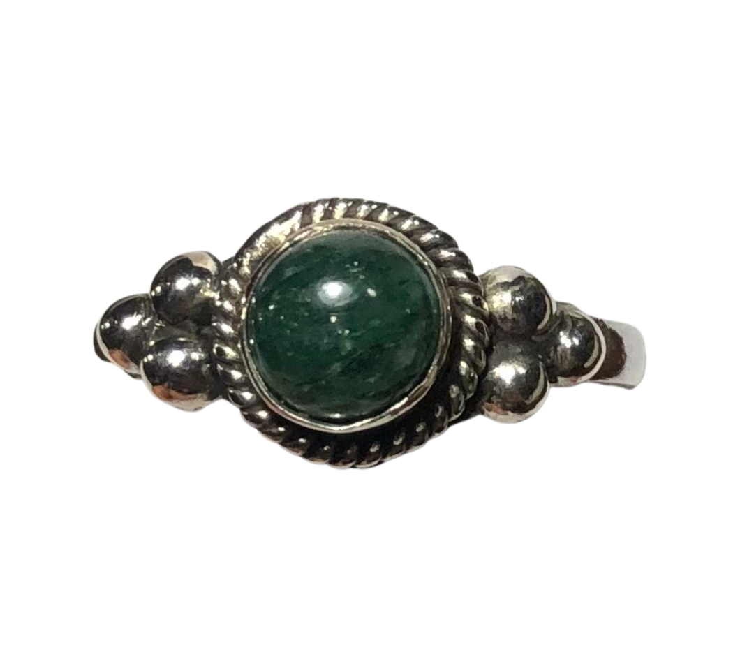 Green Jade Sterling silver ring size 8     (DC140)