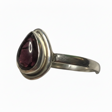 Load image into Gallery viewer, Garnet Sterling silver ring size 7    (DC24)
