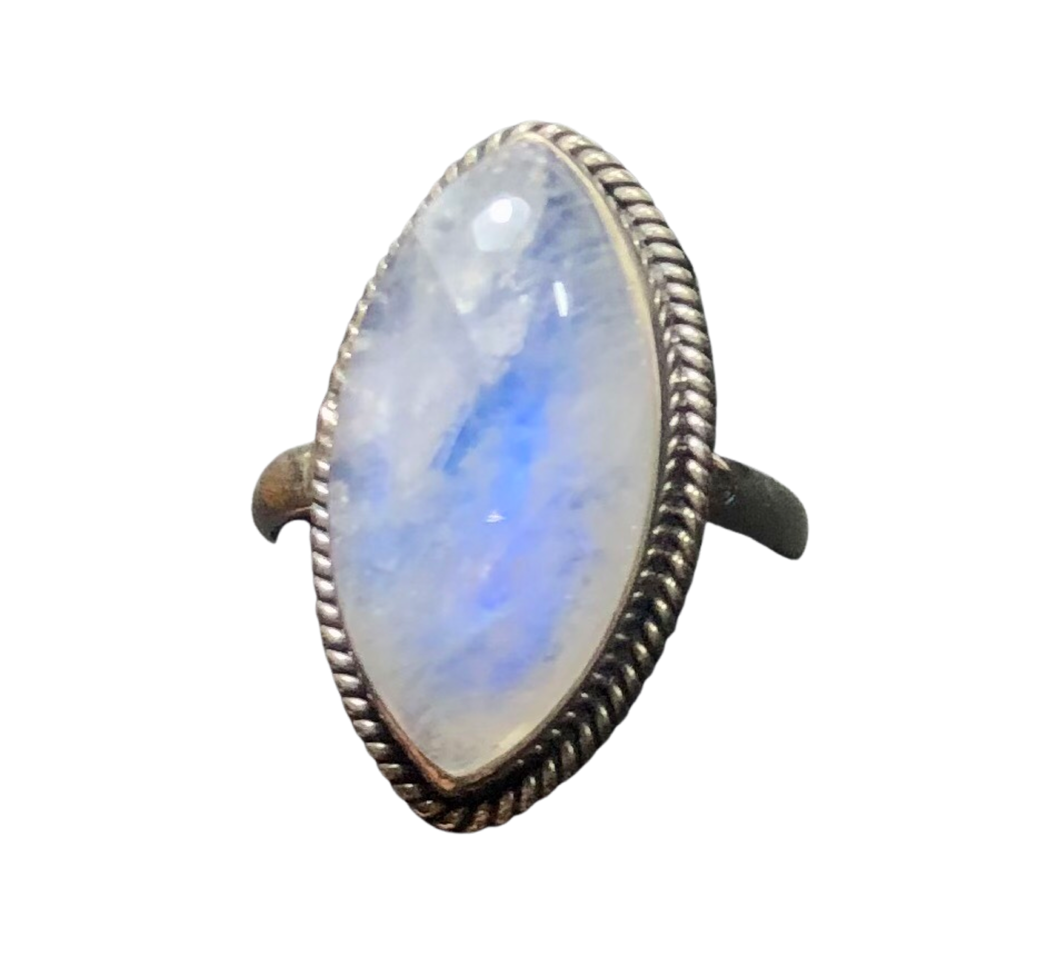 Moonstone Sterling Silver ring size 7   (DC99)