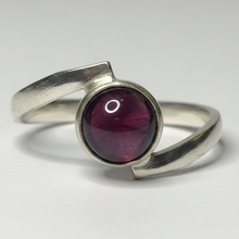 Load image into Gallery viewer, Garnet Sterling silver ring sizes 8   (AD330)
