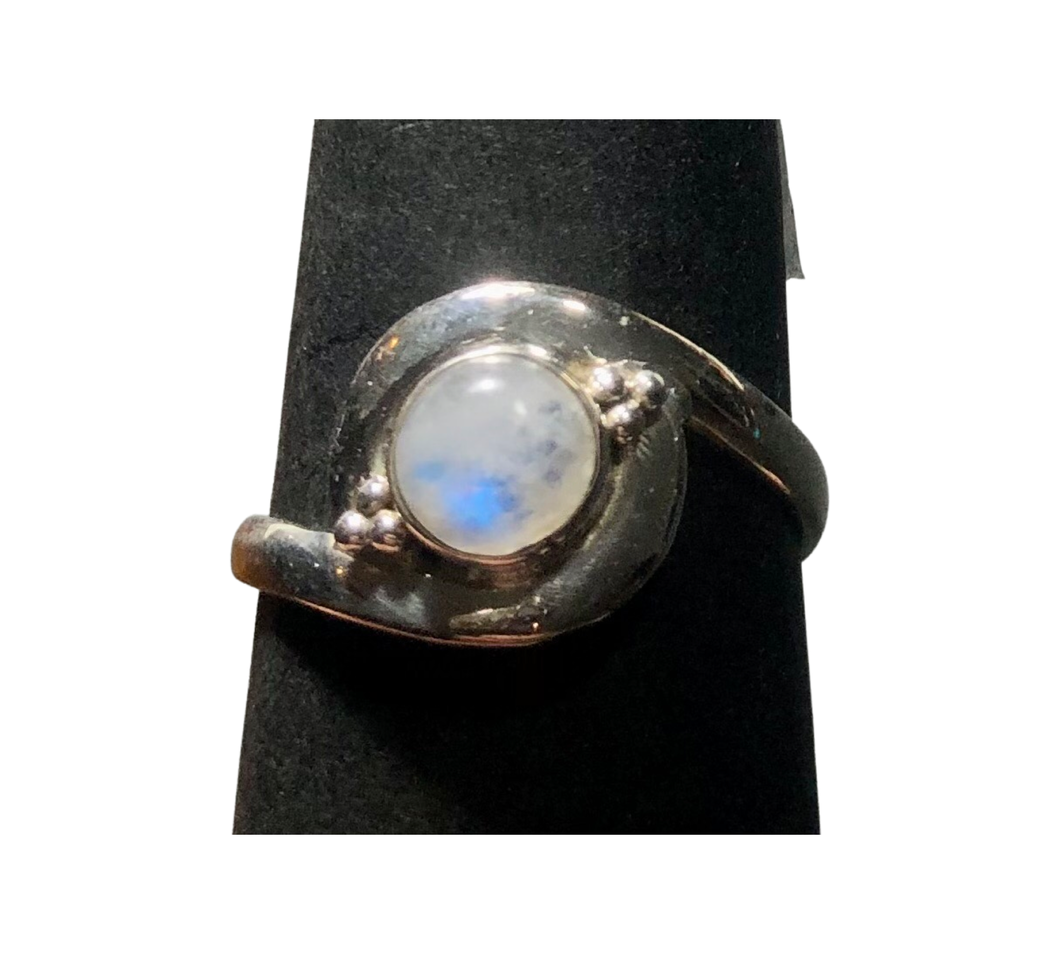 Moonstone Sterling Silver ring size 6  (DC231)