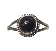 Load image into Gallery viewer, Garnet Sterling silver ring size   8   (DC130)
