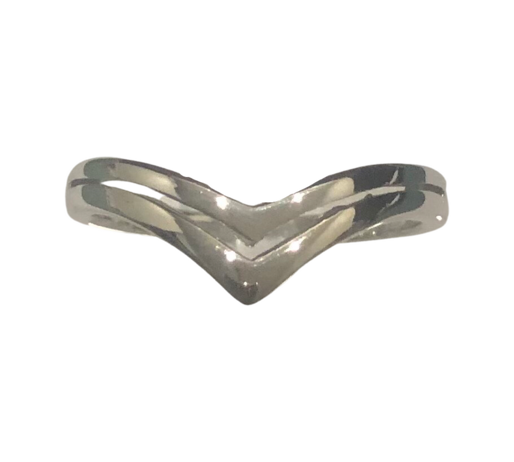Sterling Silver V ring available in sizes    4 (SS26)