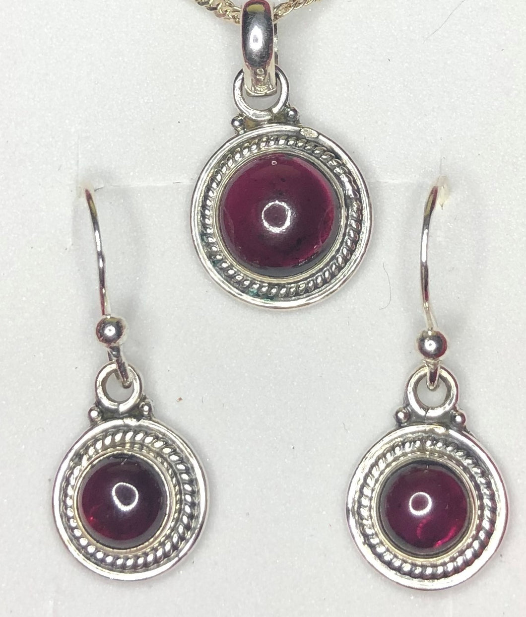 Garnet  sterling silver pendant and earrings set   (SET 26)