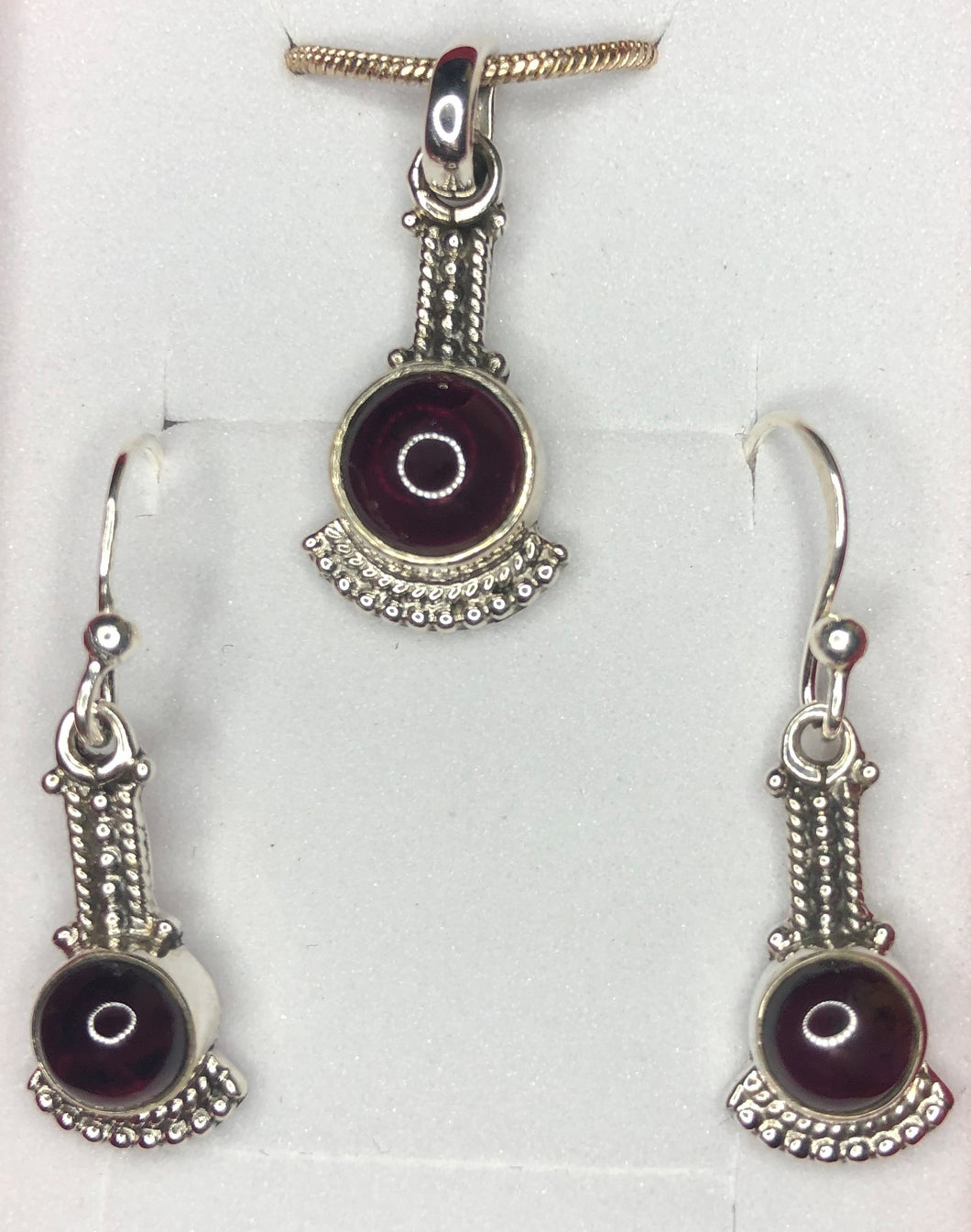 Garnet sterling silver pendant and earrings set  (SET 1)