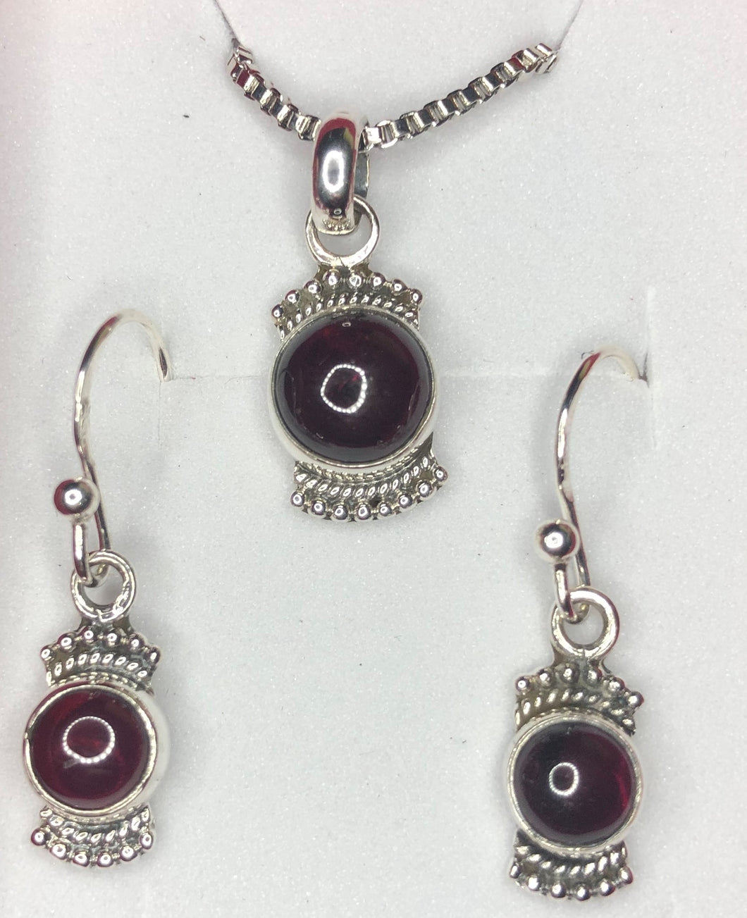 Garnet  sterling silver pendant and earrings set   (SET 33)