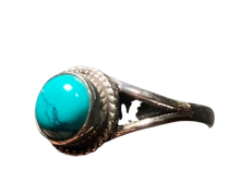 Load image into Gallery viewer, Turquoise Sterling silver ring 8  (DC135)
