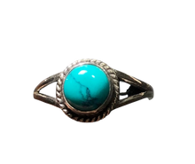 Load image into Gallery viewer, Turquoise Sterling silver ring 8  (DC135)
