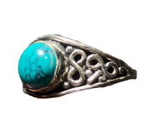 Load image into Gallery viewer, Turquoise Sterling silver ring size 8    (DC222)
