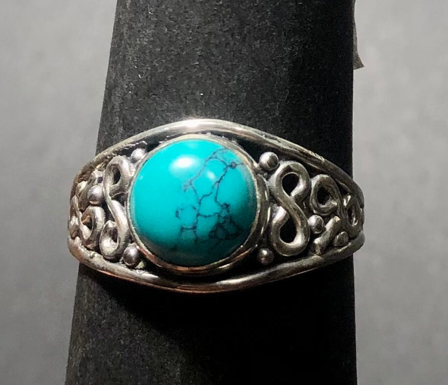 Turquoise Sterling silver ring size 8    (DC222)