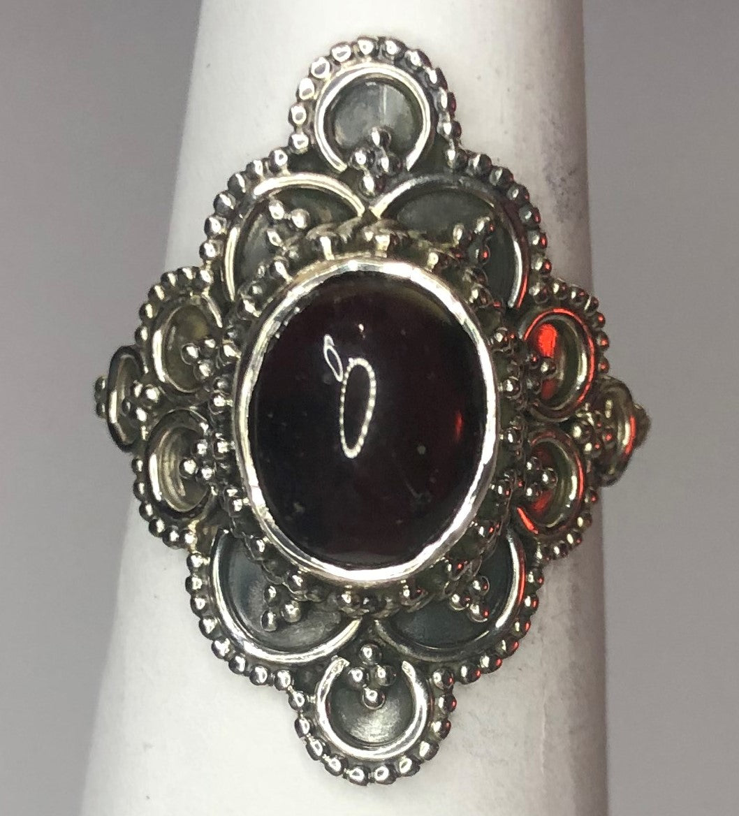 Garnet sterling silver ring size 6   (AC17)