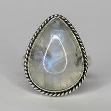 Load image into Gallery viewer, Moonstone sterling silver ring size 6   (AC29)
