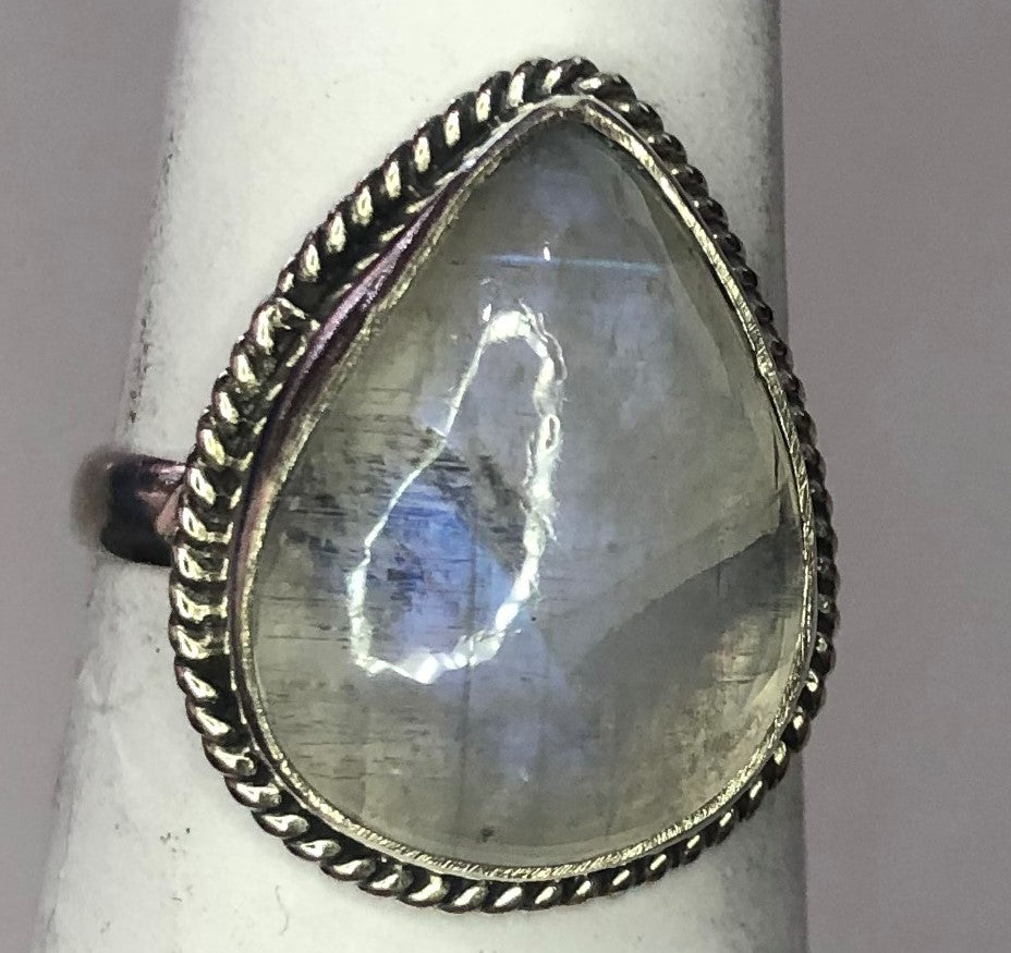 Moonstone sterling silver ring size 6   (AC29)