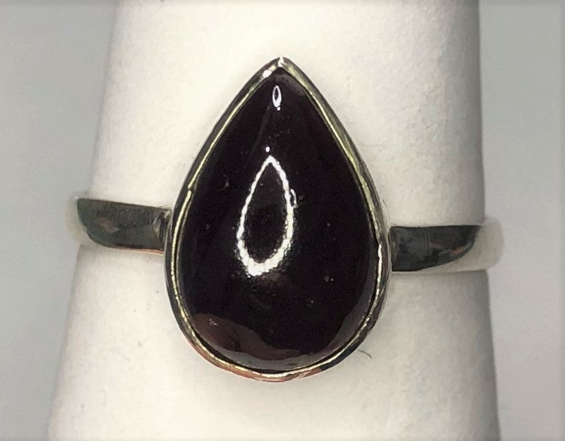 Garnet sterling silver ring size 7   (AC210)
