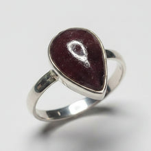 Load image into Gallery viewer, Garnet sterling silver ring size 6   (AC211)
