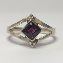 Load image into Gallery viewer, Garnet Sterling Silver ring size   13  (AD13)
