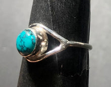 Load image into Gallery viewer, Turquoise Sterling silver ring size 5    (ER55j)
