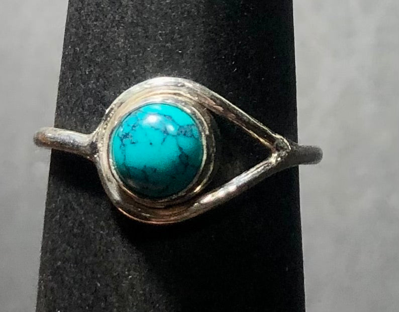 Turquoise Sterling silver ring size 7    (DC172)