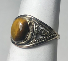 Load image into Gallery viewer, Tigers Eye Sterling silver ring size 7    (ER01g)
