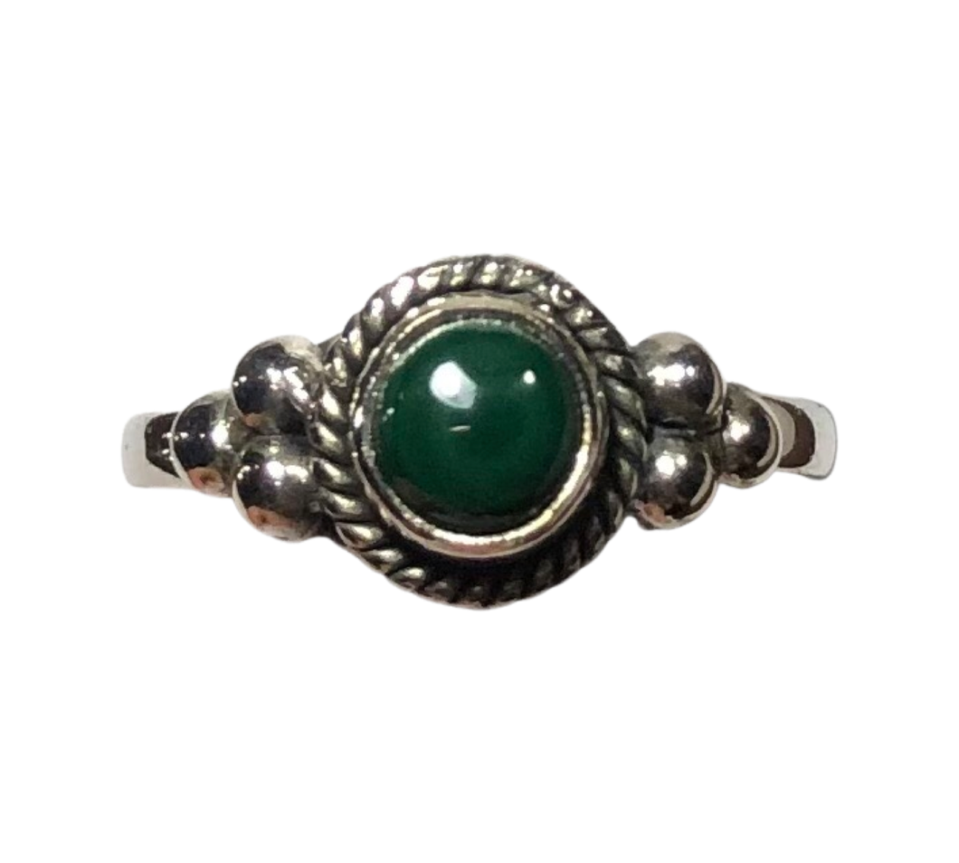 Malachite Sterling silver ring size 9     (DC147)