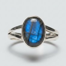 Load image into Gallery viewer, Labradorite Sterling silver ring size 4    (ER34f)
